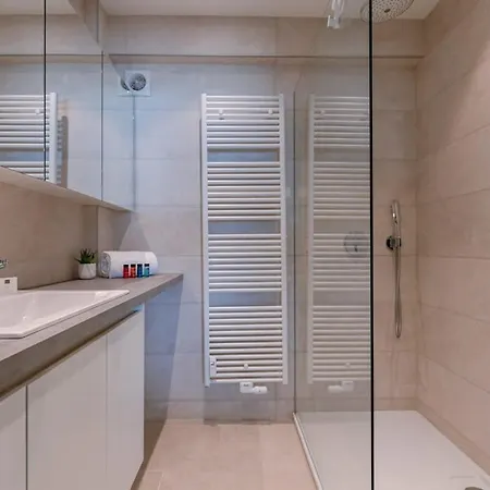 Huswell - Brand New With A View